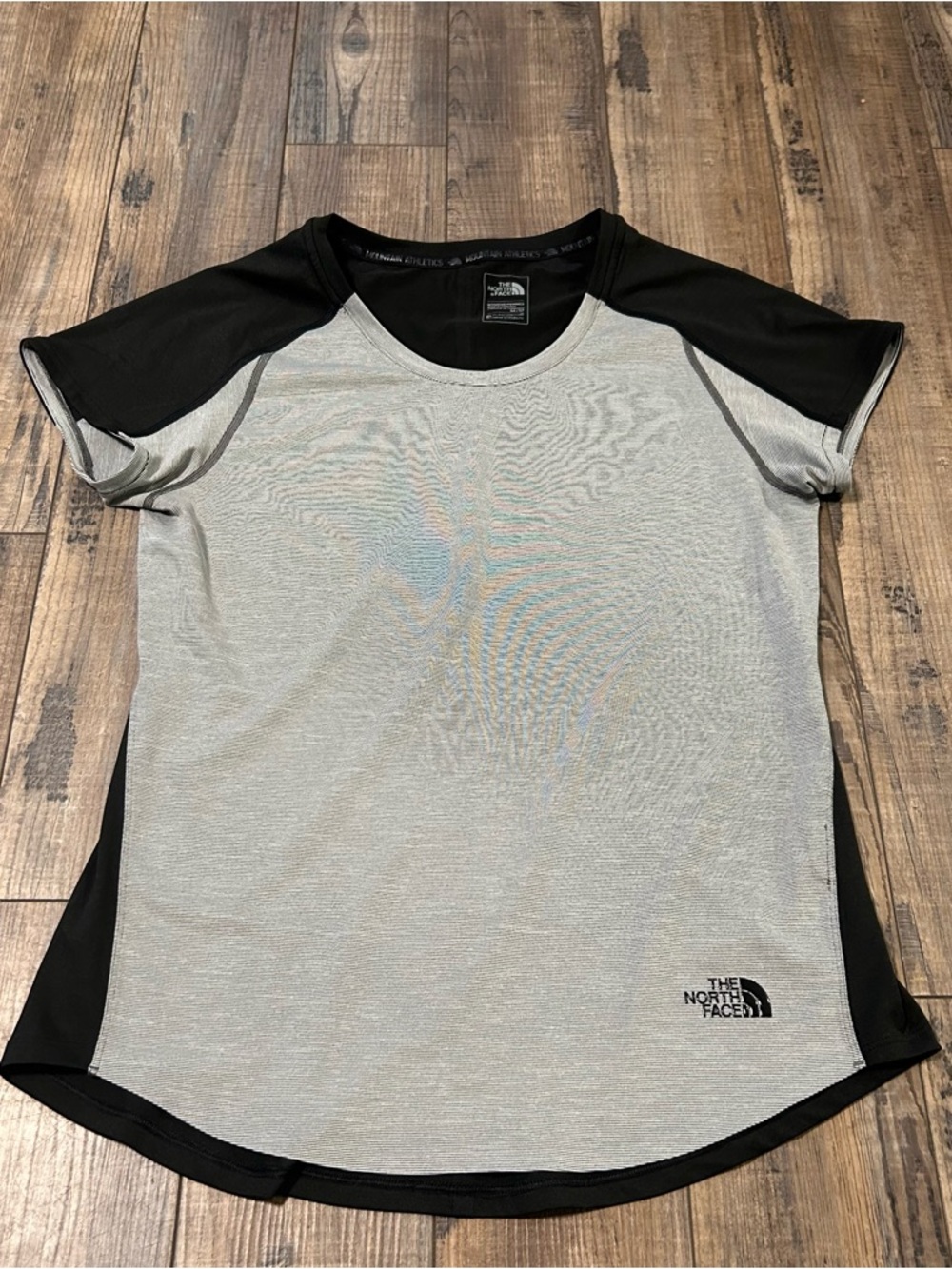 The North Face Mountain Athletic Flash Dry Hiking Shirt Short Gray Black Size M